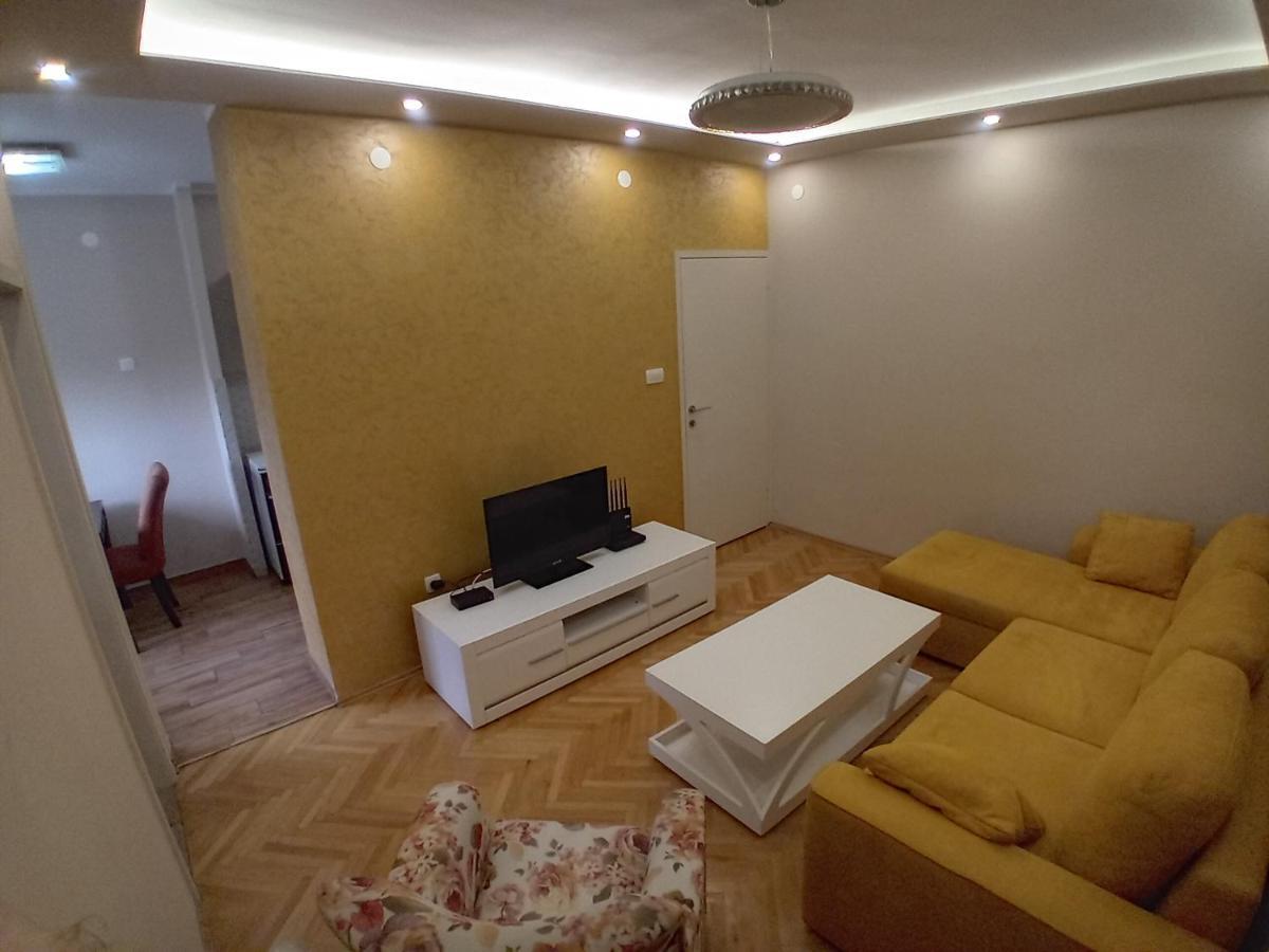 Apartments Mellon Podgoriţa Exterior foto